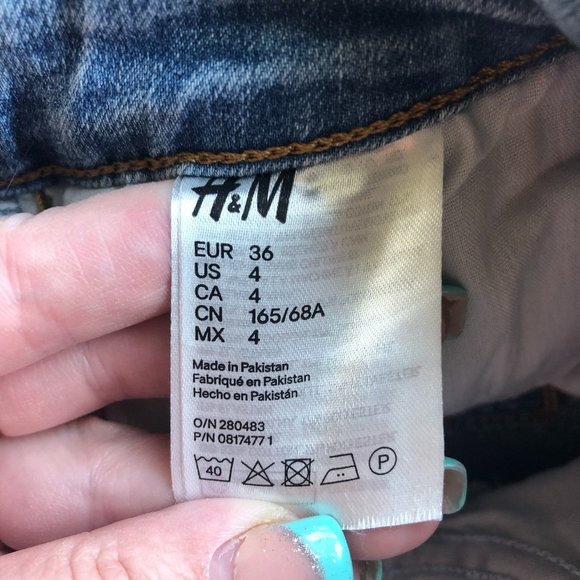 H&M High Waisted Cuffed Shorts Light Wash Size 4 - Picture 7 of 13